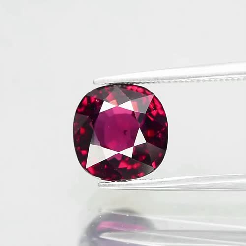 π 3.98ct VS Cushion Natural Crimson Plum Rhodolite Garnet - Madagascar Gemstone - Video 1 of 1