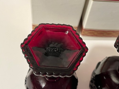 AVON CAPE COD 2 WEINKELCHE RUBINROT GLAS MIT BOXEN 1976 ZWEI NEU - Bild 5 von 9