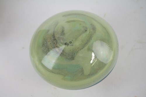 ART GLASS VASE - Low vase with opalescent colours SIZE: H. 4 1/4" Diam. 5 3/4" - Picture 4 of 5