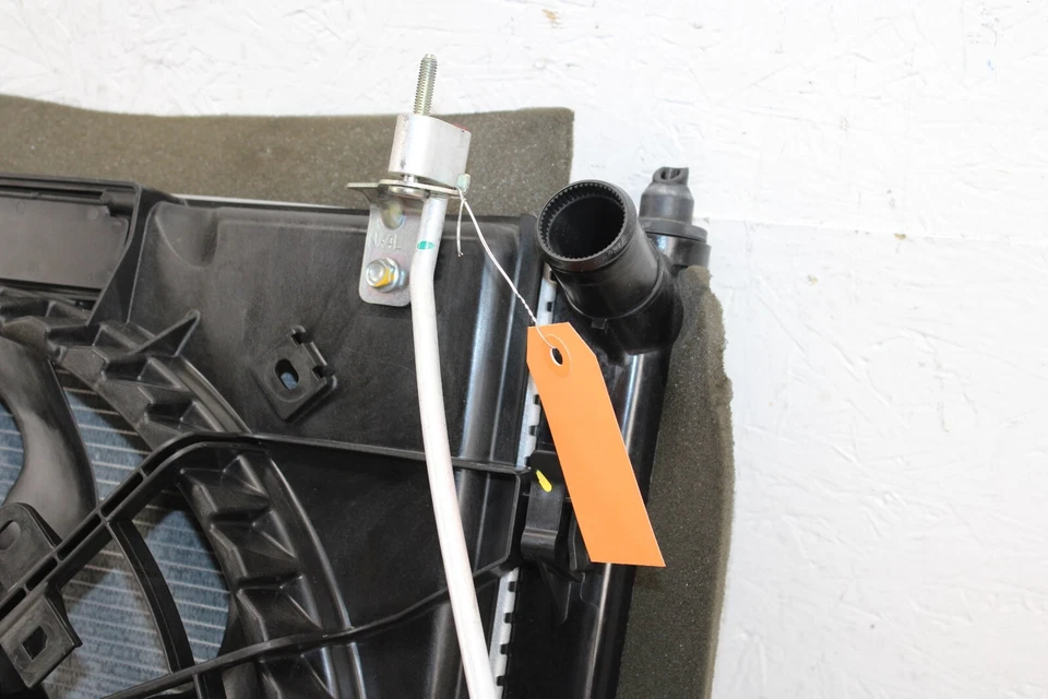 Fiat 124 Spider 2017-2020 radiador/ventilador de radiador/condensador OEM KY49 Foto 2 de 4