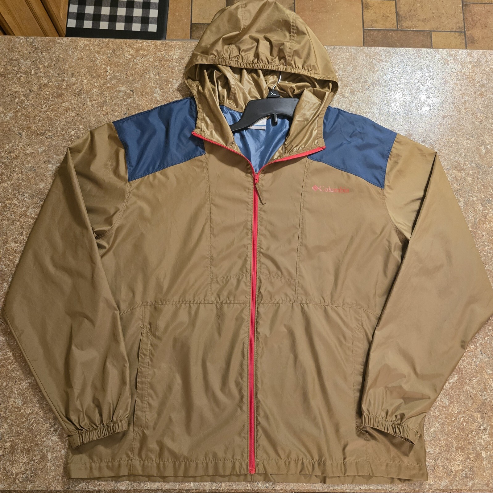 Mens Columbia Lightweight Rain Jacket Size XL Worn Once Light Brown