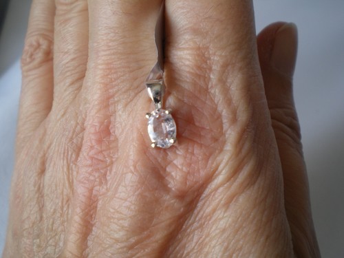 Clear Topaz oval pendant, 0.9 carats, in 0.78 grams of 925 Sterling Silver - Picture 2 of 11
