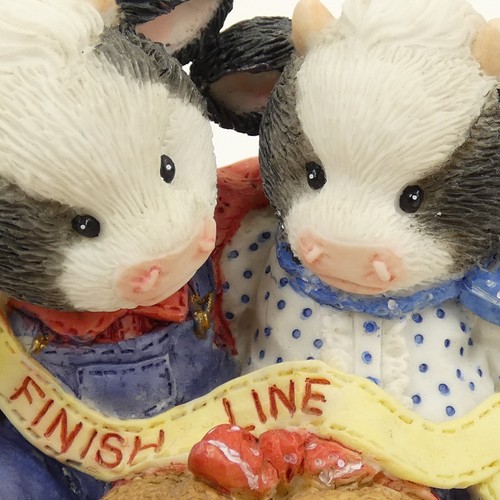 Mary’s Moo Moos WE MAKE A GREAT TEAM three legged race cow figurine 130648 QAKMC - Picture 9 of 15