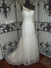 P29 MAGGIE SOTTERO J1237   SZ 8 IVORY LACE ONE SHOULDER $1499  WEDDING DRESS