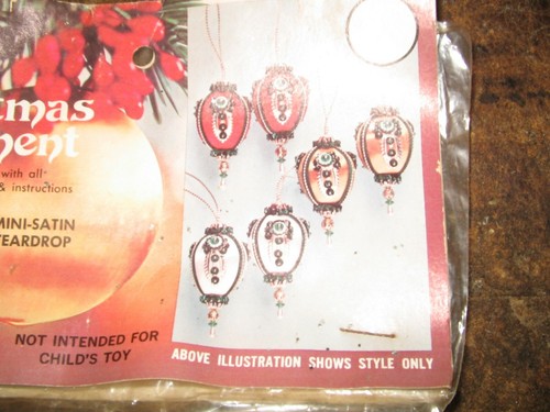 Vintage Walco  Christmas Ornament Kit 1975 Red Gold White Satin Teardrop { 6 } - Picture 6 of 9