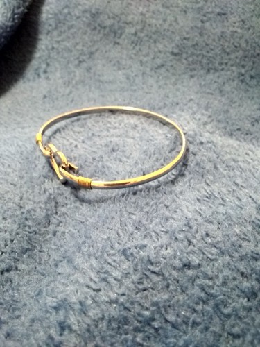 Silver and gold colored Vintage heart bracelet. Pre-owned. In good condition. - Picture 2 of 2