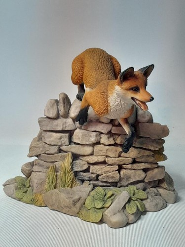 Signed Teviotdale RUNNING FOX JUMPING OVER WALL Hunt Figurine 6" Tall Hunting - Picture 1 of 6