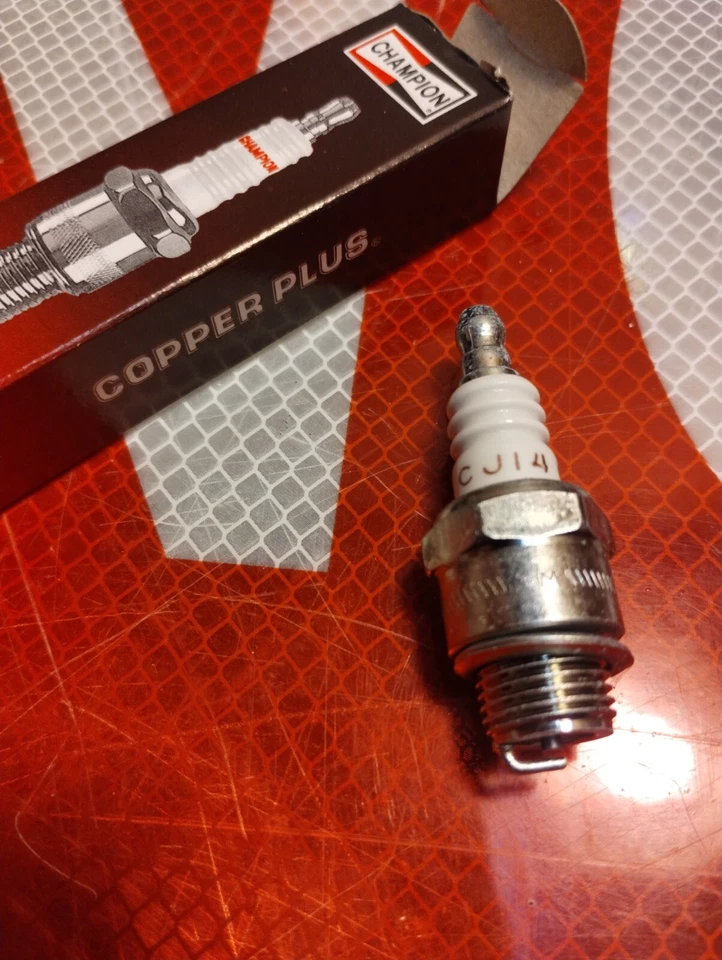 BUJÍA CHAMPION CJ14 Lawnboy Modelo C Modelo D400 OEM Bujía Foto 3 de 4