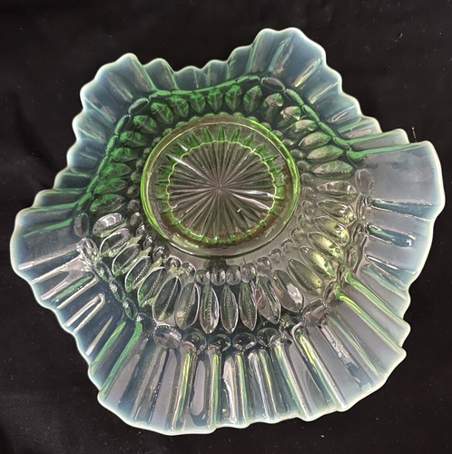 Green Opalescent Ruffled Edge Pattern Glass Bon Bon Candy Dish - Picture 7 of 9