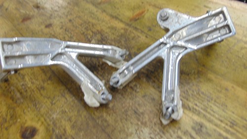 YAMAHA YZF600 THUNDERCAT REAR FOOT REST HANGERS - Picture 4 of 5