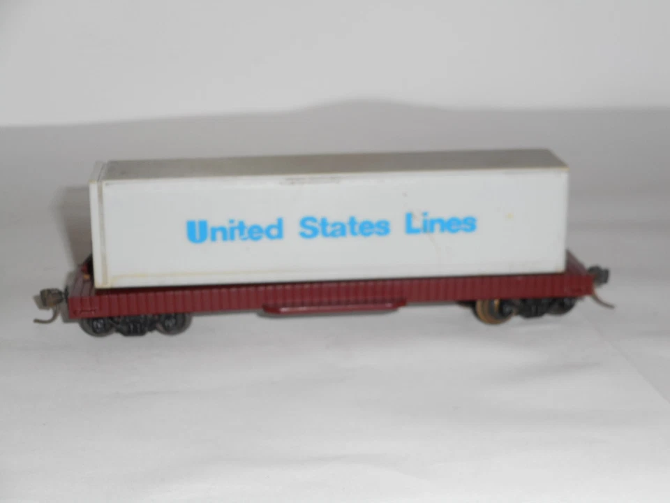 Tyco flatcar & unbranded container . Good overall cond. HO Scale. No box. - Image 3 of 4
