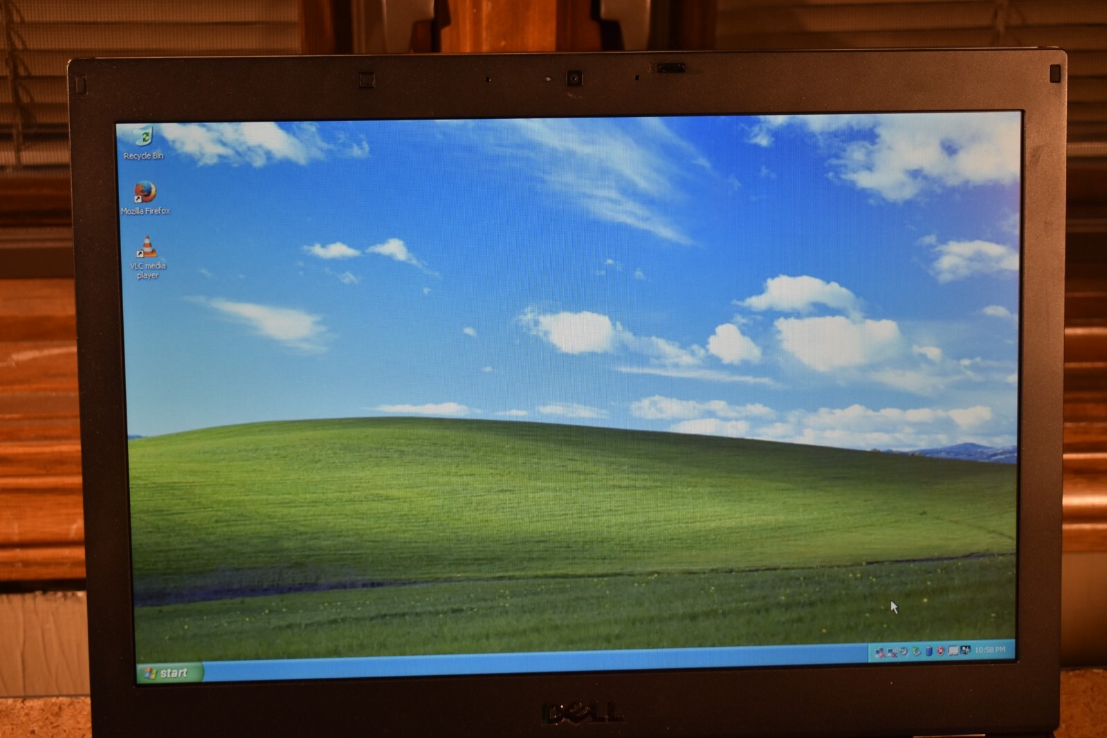 Dell Latitude E6410 Intel Core i5-520M 4GB RAM 160GB HDD Windows XP Pro 32-bit - Picture 2 of 21