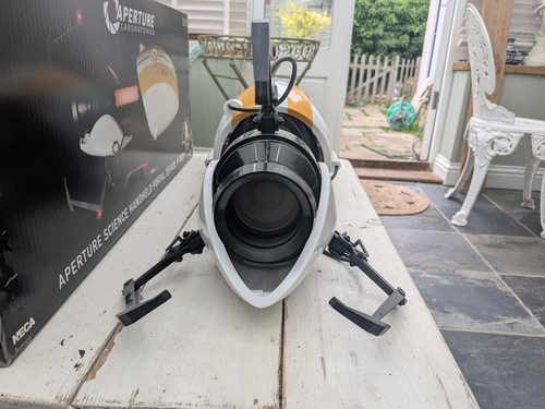 NECA Portal 2 Aperture Science Handheld Portal Device: P-Body - Picture 2 of 7