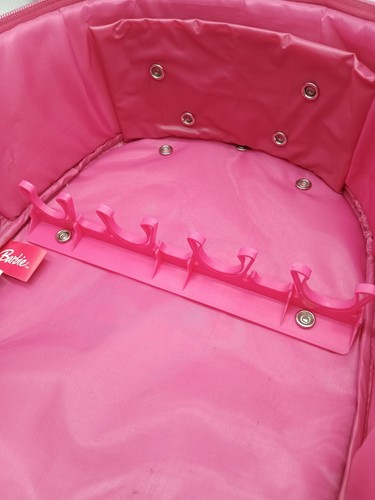 De colección Barbie Take a Long Rolling Suitcase Rosa Sostiene 5 Muñecas 2006 Estuche de Transporte - Imagen 15 de 15