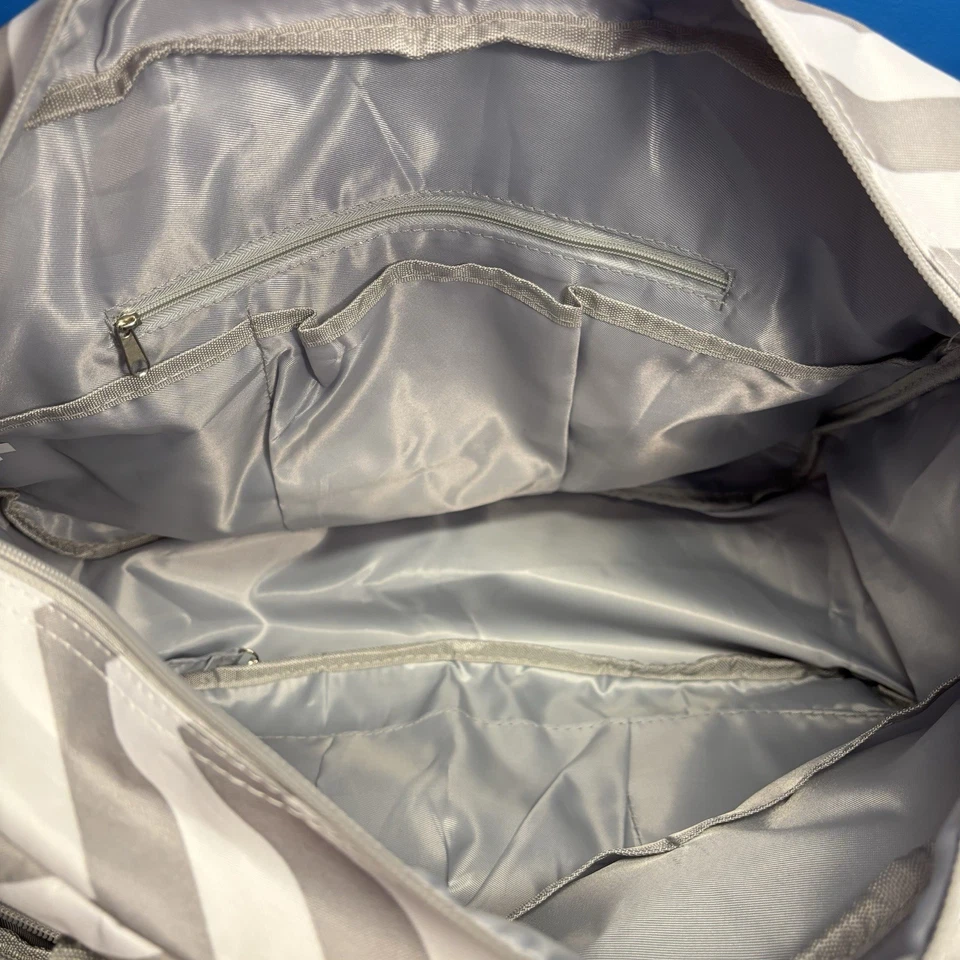 NWT Trend Lab Chevron Deluxe Duffel Diaper Bag, Shoulder Strap Gray White 16x12 - Image 4 of 4