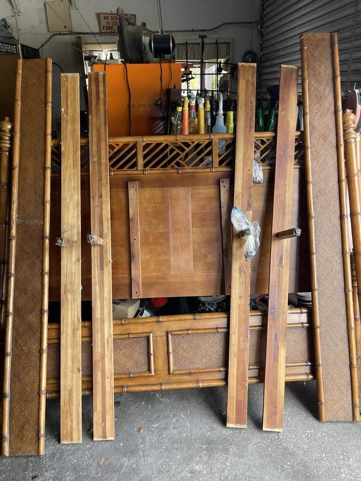 Tommy Bahama Island Estate 开曼种植园特大号床 — 第 2/4 张图片