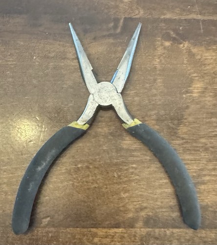 vintage 6-1/2" Unbranded insulated needle nose side cutter pliers💪 - Picture 4 of 4
