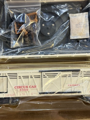Lionel 6-36703 #3366 Operating Circus Stock Car and Corral - O Gauge New In Box - Picture 5 of 9