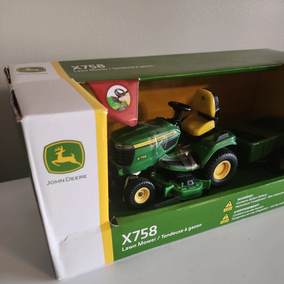 John Deere X758 Lawn Mower (Big Farm Series) 1:16 Scale Model - ERTL 47395 - Image 4 of 4