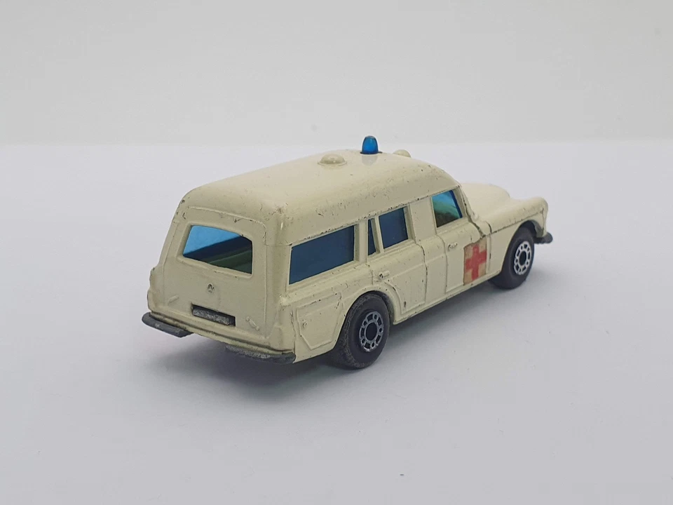Mercedes Ambulanza Matchbox 1/60 - Immagine 3 di 4
