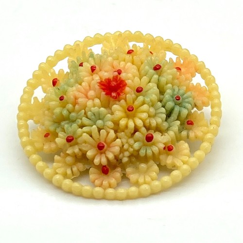 Vintage geschnitzte Zelluloid Brosche, cremefarbene Blumen, bunte romantische Blumen - Bild 2 von 4