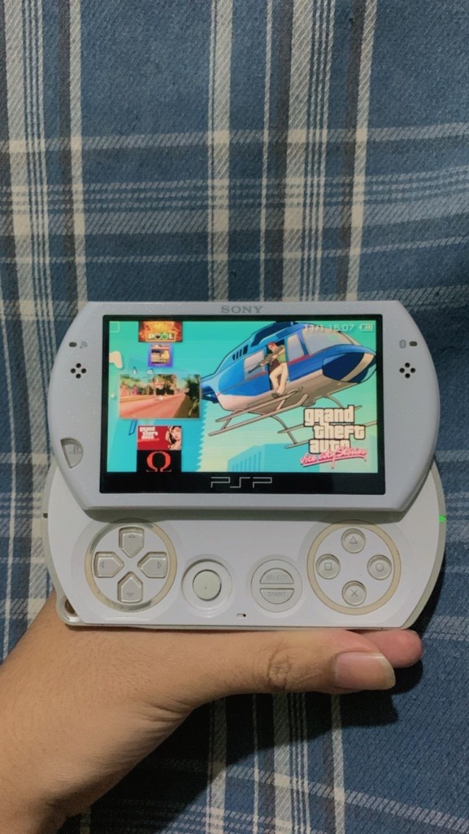 Sony PSP GO console White PSP-N1001 ( Rare) Good Condition