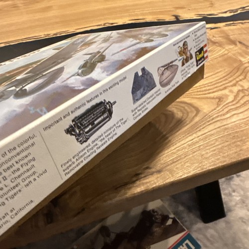Kit Modelo Avión Revel Curtiss P-40E "Flying Tiger" 1/32 - Imagen 6 de 15