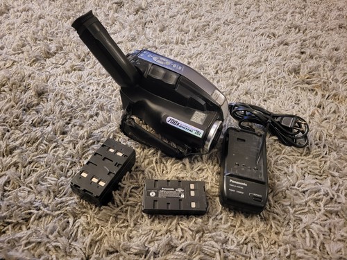 Panasonic Palmcorder 700x Digital Zoom PV-L352D W/Charger And 2 Batteries