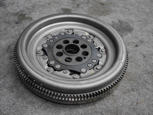 Genuine Audi A3 8V 1.8 TFSI DSG Flywheel Dual Mass Flywheel 06K105266J  - Picture 1 of 5