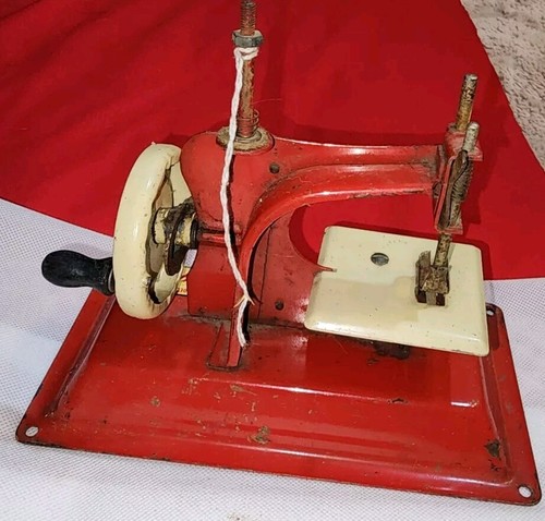 Antique Toy Sewing Machine GATEWAY ENGINEERING CO Chicago Illinois - Picture 4 of 7