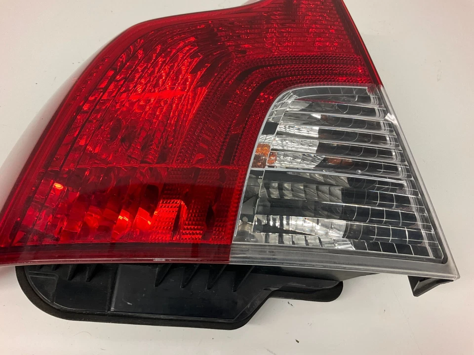 08-11 Luz trasera izquierda volvo s40 30763492 Foto 2 de 4