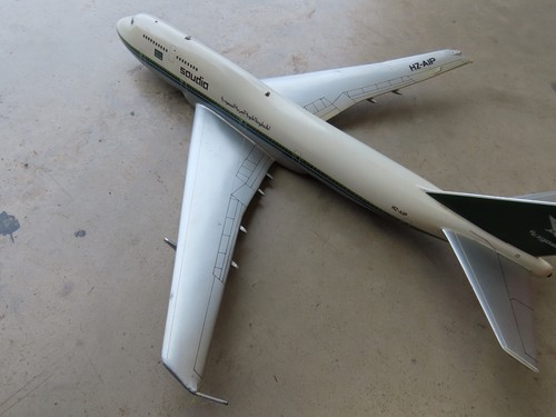 Modelo de avión de agente de viajes vintage 55 cm Boeing 747-368 Saudi Airlines de Arphil - Imagen 4 de 19
