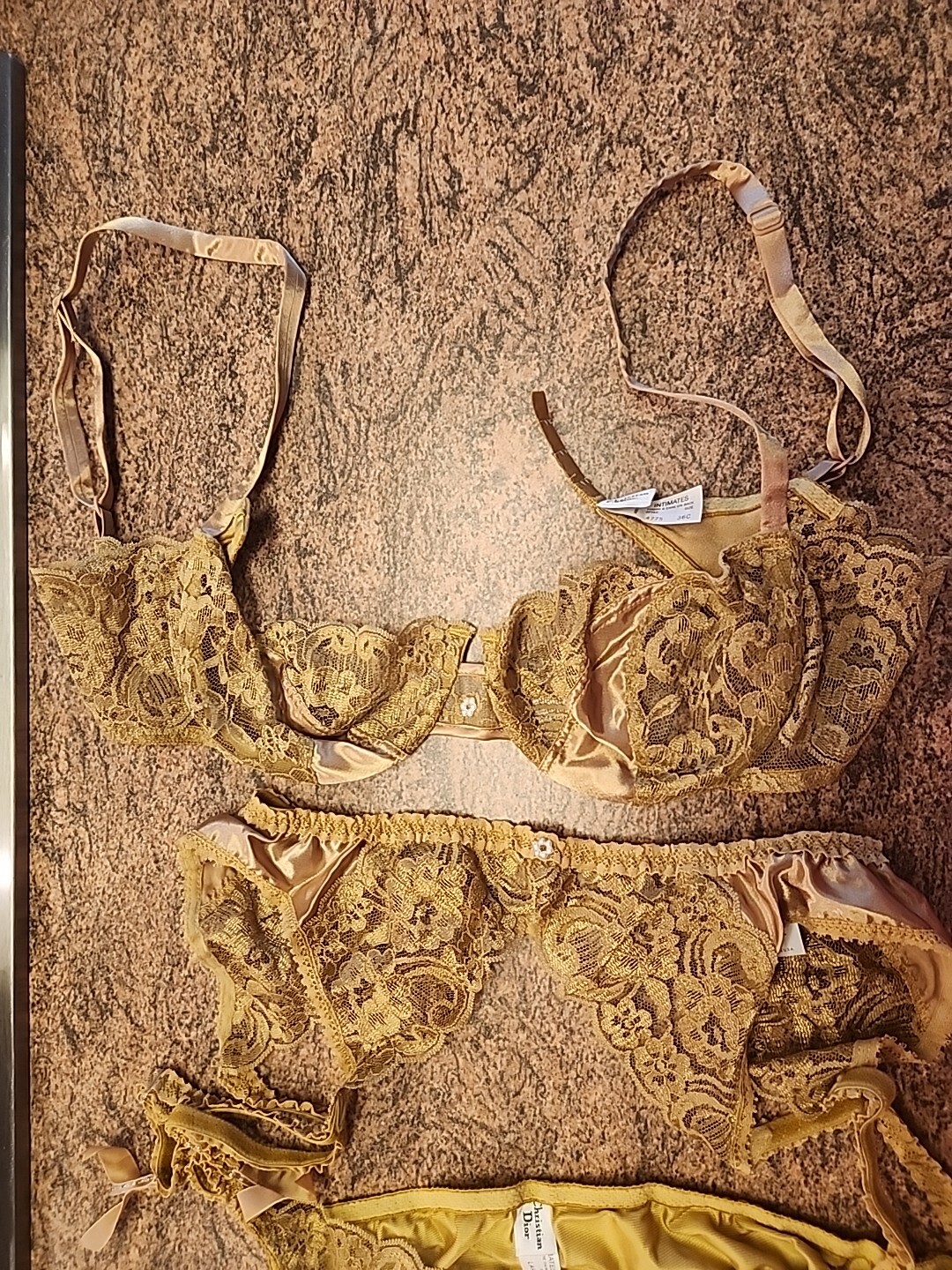 Picture 2 of 6