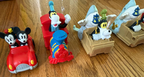 Lot of 6 Disney Mickey & Minnie's Runaway Railway Goofy Everest Train - Picture 3 of 3