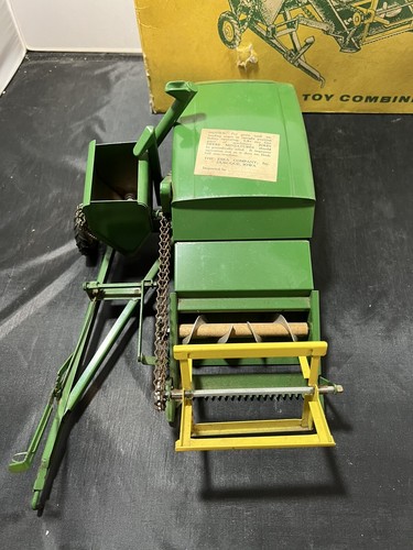 Vintage Original 1/16 Eska / Ertl John Deere 30A Pull Type Combine with Box - Picture 2 of 10