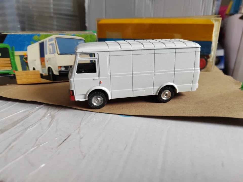 1/35 Boxed Model Cursor 877 Dealer Box Magirus Deutz — 第 2/4 张图片