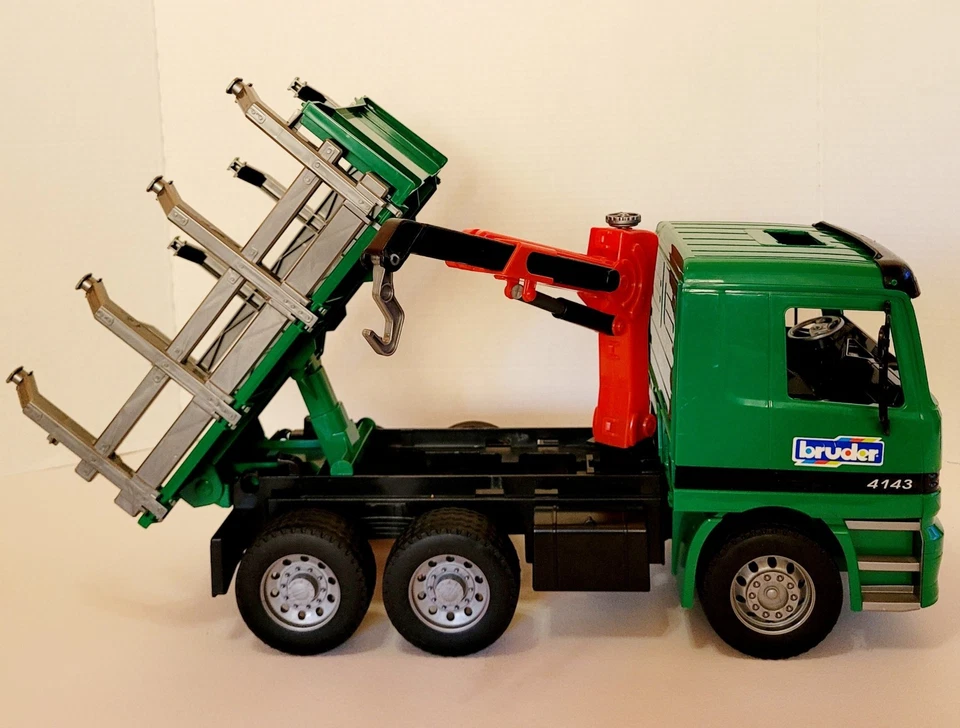 BRUDER 4143 LOGGING TRUCK ACTOS MERCEDES BENZ LOGO-MADE IN GERMANY - Image 4 of 4