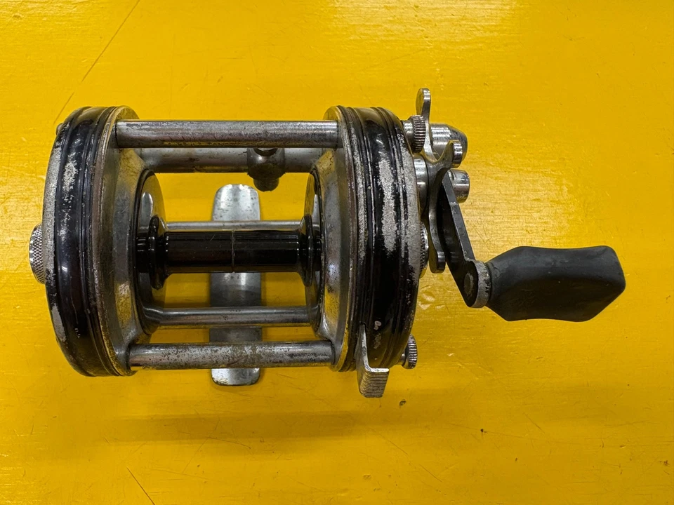 Carrete de fundición de cebo vintage Ambassadeur 6000c negro piezas o reparación Foto 3 de 4