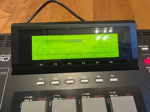 Akai MPC 2500 Music Production Center Sampler With 128 Memory, CF card USA SHIP! - Picture 6 of 7