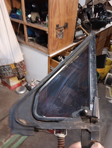 1983-1988 Ford Ranger Bronco II? Vent Wing Window Frame & Glass Passenger R Side - Picture 2 of 17