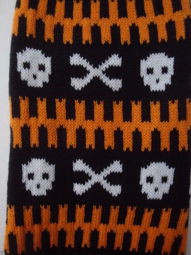 New Cute Friends Forever Dog Apparel Halloween Dog Sweater Skull/Cross Bones XS - Picture 2 of 4