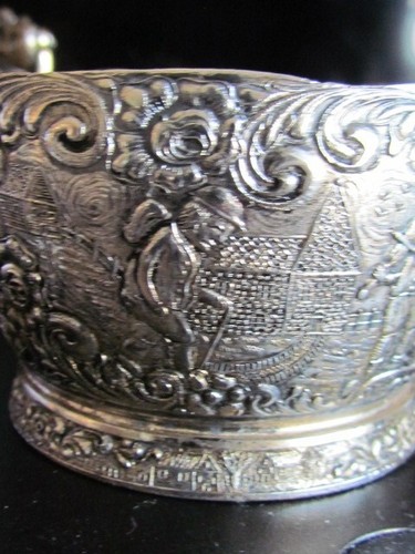 Silver Plate Vintage Barbour International 3154 Repousse Scenic Creamer Sugar - Picture 7 of 20