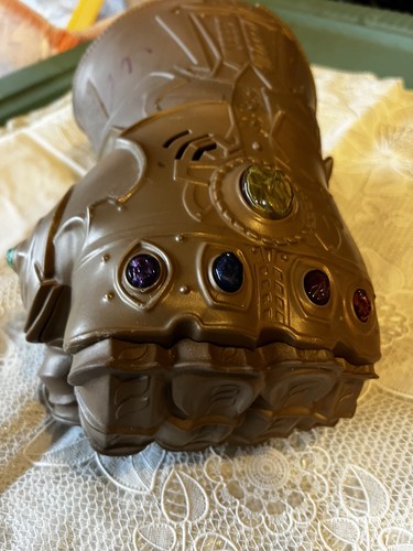Hasbro Marvel Avengers Infinity War Thanos Guanto Infinito Pugno Accendi - Foto 4 di 11