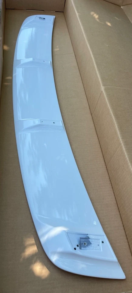 Alerón Oxford pintado blanco 2008-2011 de fábrica sin luz para Ford Focus Foto 2 de 3