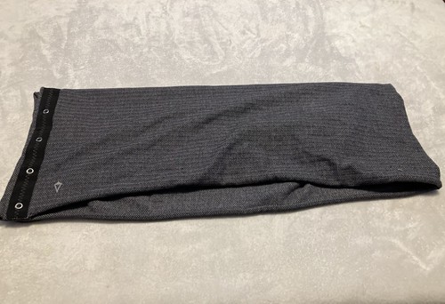 Sciarpa fredda Ivivva Lululemon Village pulsante a scatto infinito nero grigio sistema operativo - Foto 1 di 3