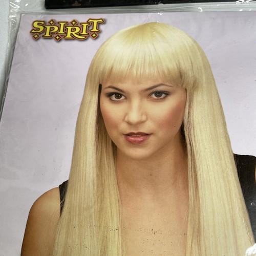 SPIRIT HALLOWEEN Wig Blonde with Bangs SKU 00531657 - new in package - Picture 4 of 4
