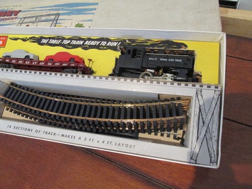 VARNEY HO No. 25 MIGHTY MIDGET TRAIN SET LOCOMOTIVE & FREIGHT CARS 1957 MIB - Picture 6 of 9
