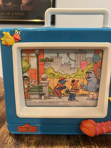 1988 Vintage Sesame Street Big Bird Muppets Wind Up Musical TV Toy ILLCO.  - Picture 2 of 13