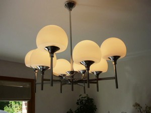 Sciolari-design-8-opaline-glass-globes-Chandelier-sputnik-spider-model-retro