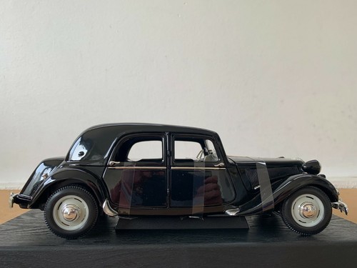 MAISTO CITROEN 15CV TRACTION 6CYL 1/18 EN BOITE F6 - Foto 4 di 5